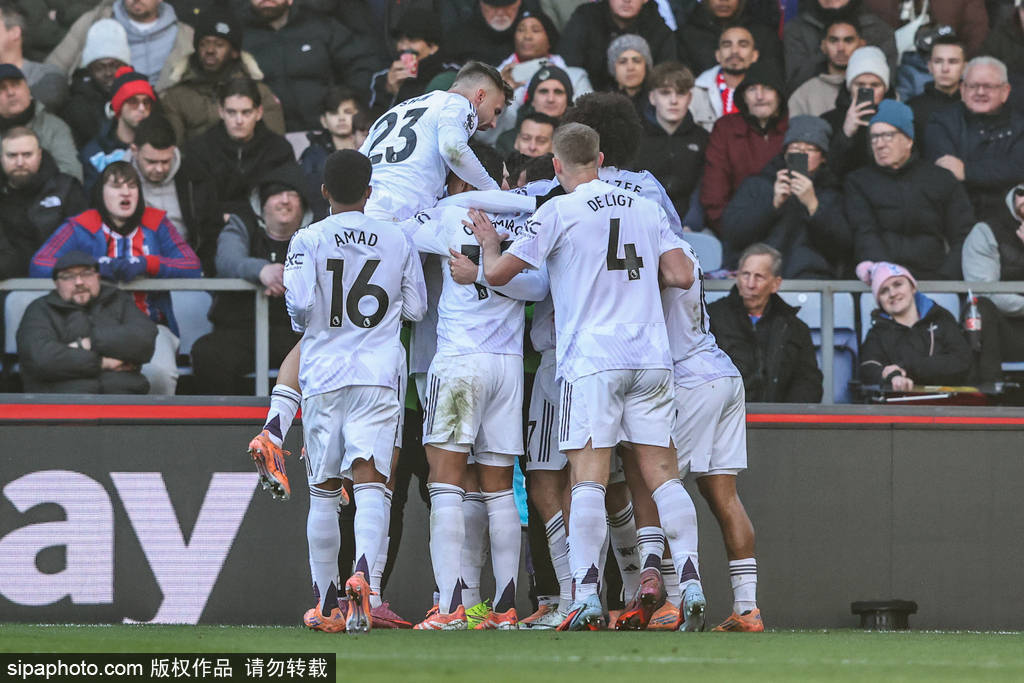 AC米兰在意大利杯负于拉齐奥，终结13场不败，放弃杯赛以专注意甲，凸显战略调整。